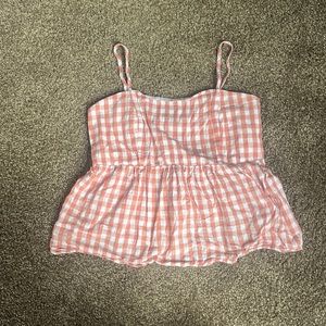 Cute peplum peach tank top white fable in excellent condition.
